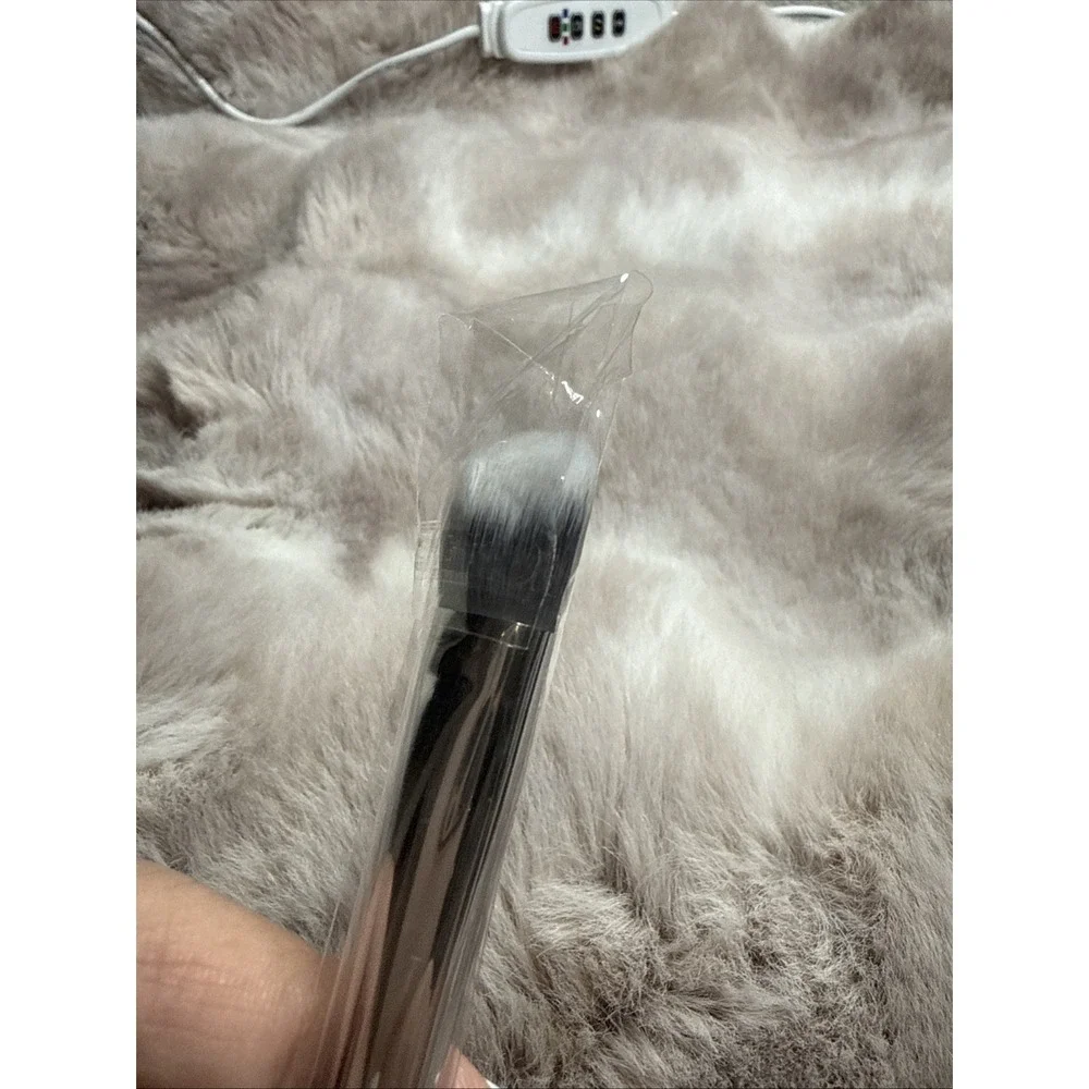 BK Beauty Brushes Angie HOT & FLASHY A506 Concealer Brush Kitten Paw NEW